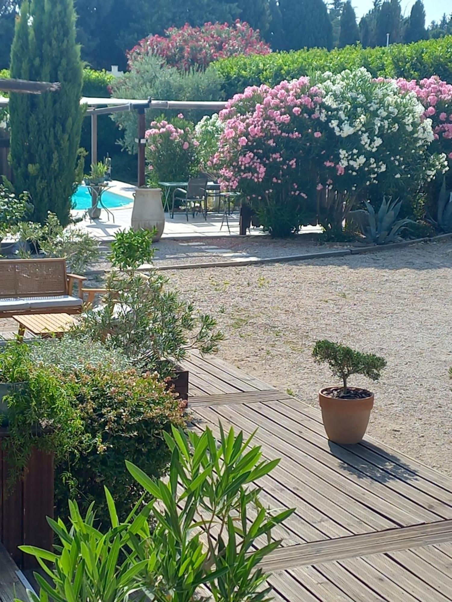 Lamathye Aramon Exterior foto